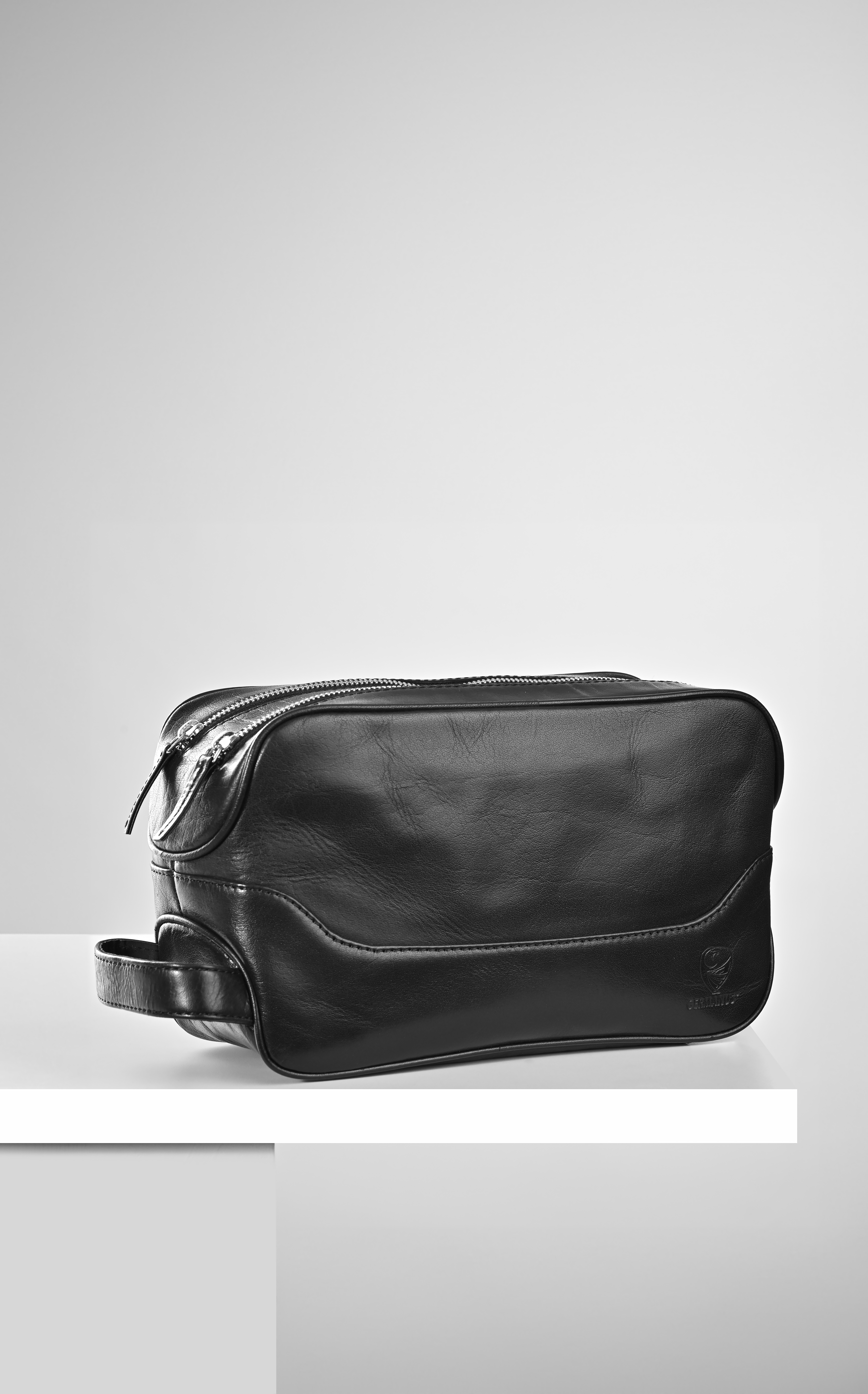 GERMANUS geräumige Kulturtasche "Andreas" aus Echtleder in schwarz