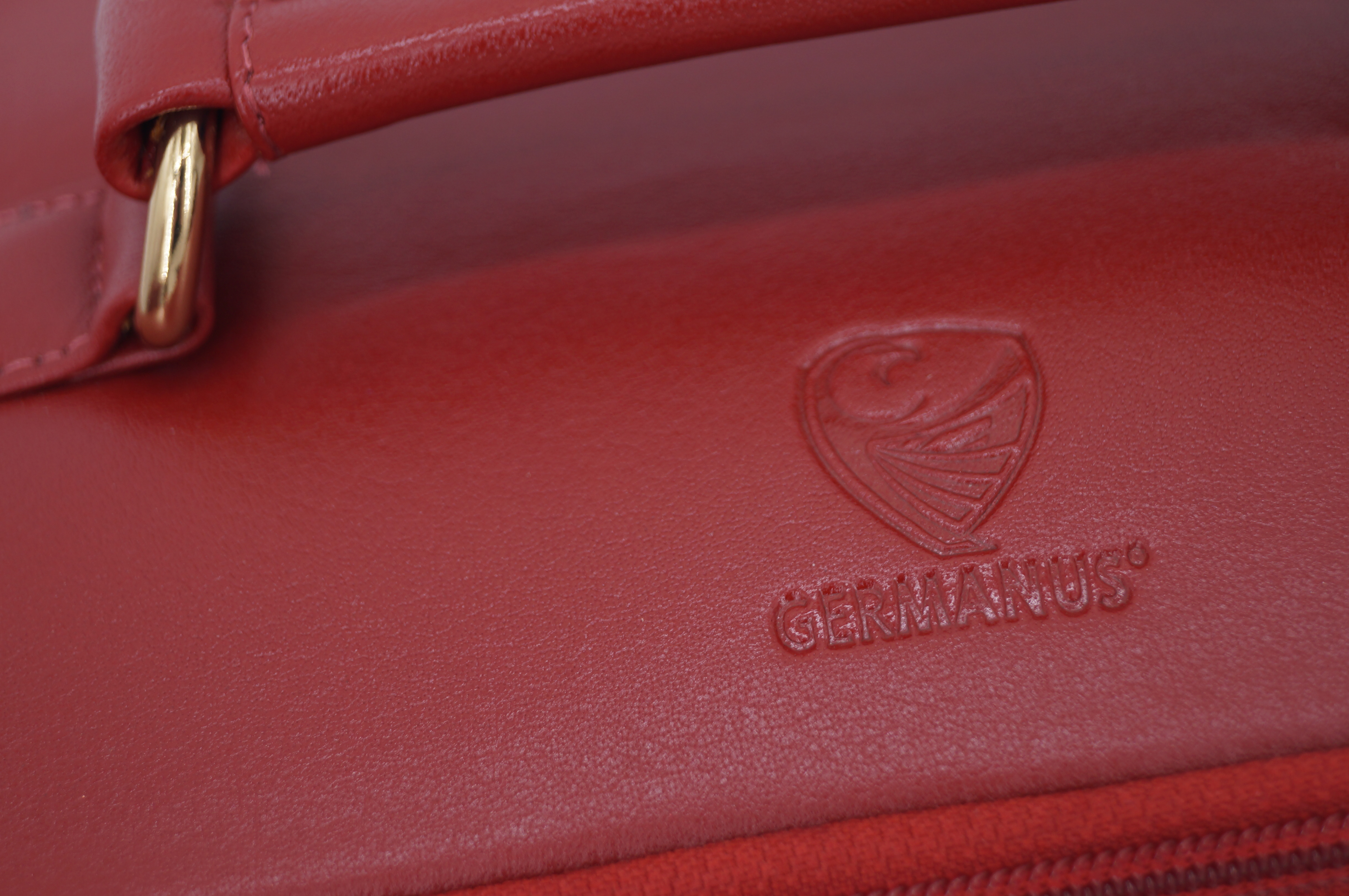 GERMANUS Handgemachte Kosmetiktasche Ina, Kosmetikkoffer und Kulturtasche aus dickem Leder (Rot)