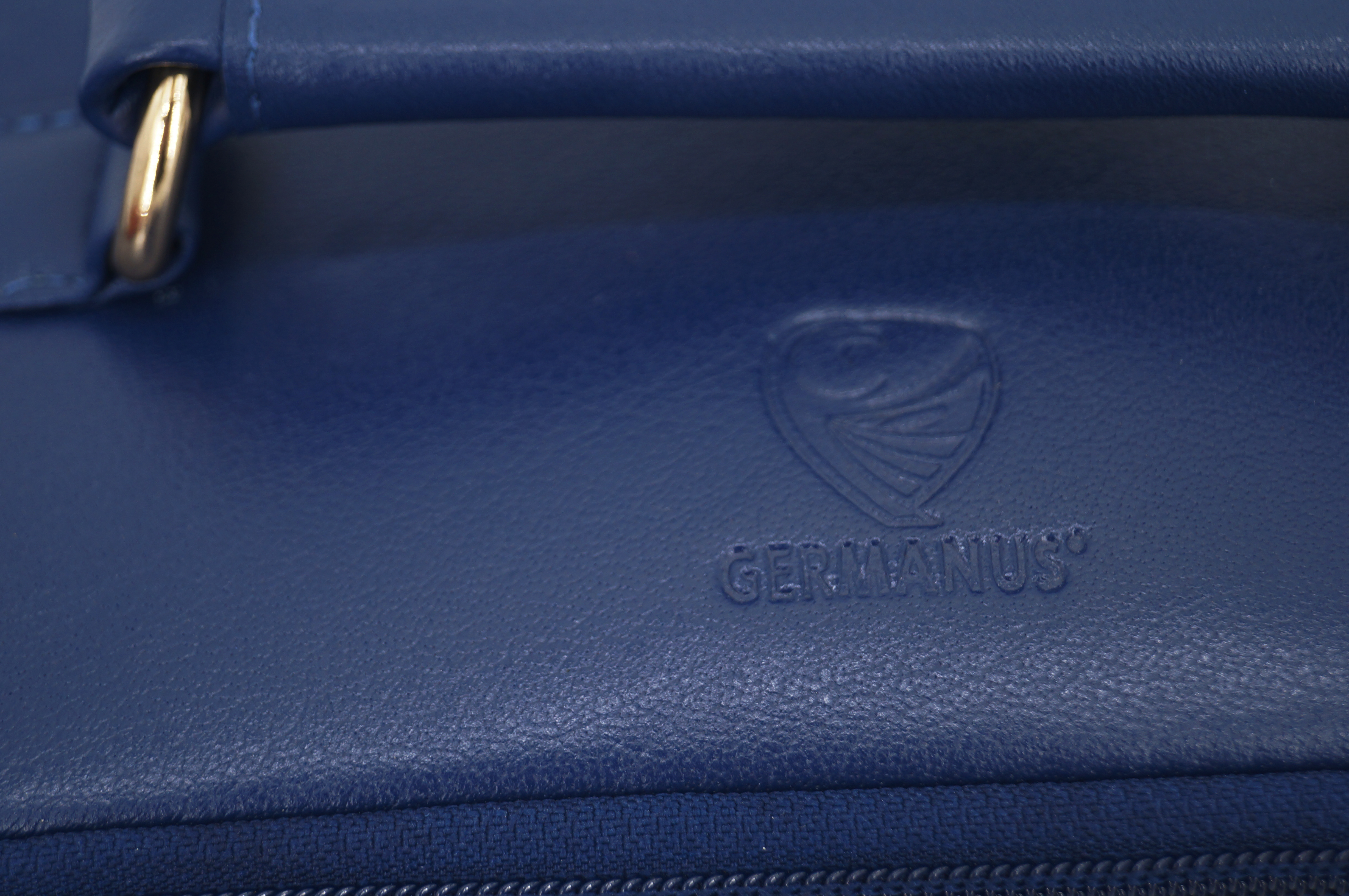 GERMANUS Handgemachte Kosmetiktasche Ina, Kosmetikkoffer und Kulturtasche aus dickem Leder (Blau)